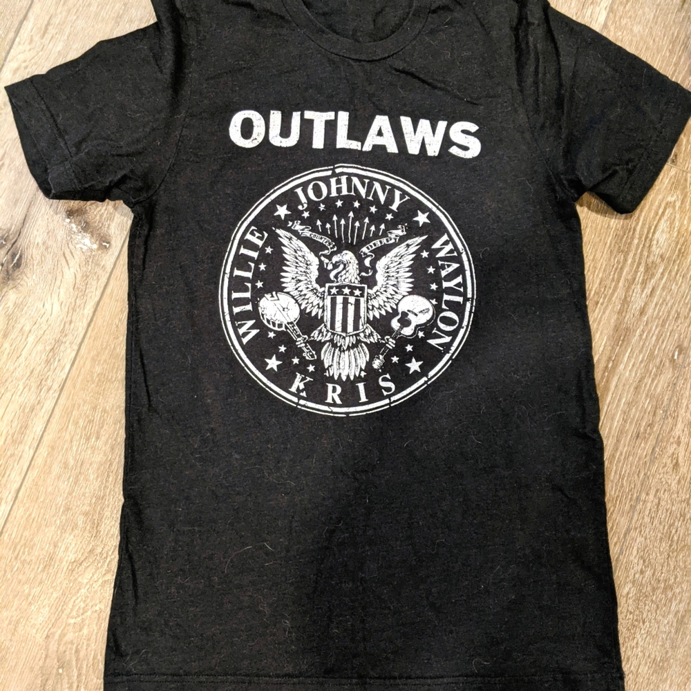Women's t-shirt, size medium, outlaws of country music